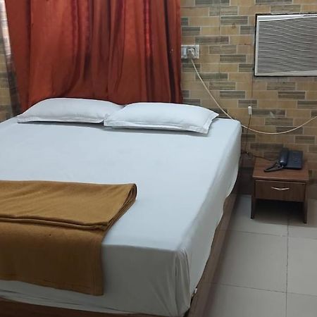 Glitz Hotels Sai Guest House - Nr Inorbit Mall Vashi Navi Mumbai Exterior foto
