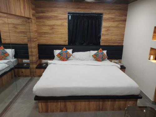 Glitz Hotels Sai Guest House - Nr Inorbit Mall Vashi Navi Mumbai Exterior foto